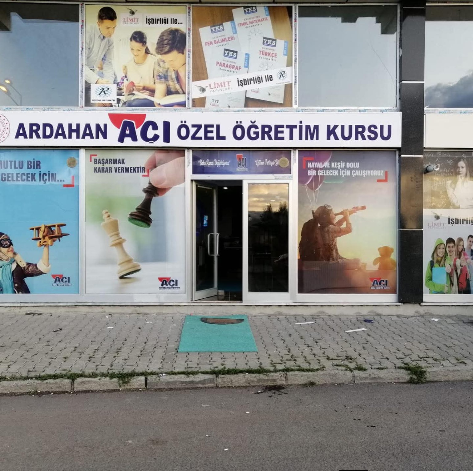 Ardahan Açı Özel Öğretim Kursu — Cephe ve dijital baskı