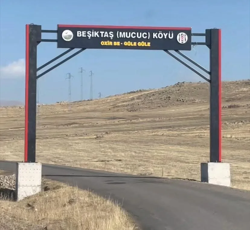 Beşiktaş Köyü — Köy giriş tabelası