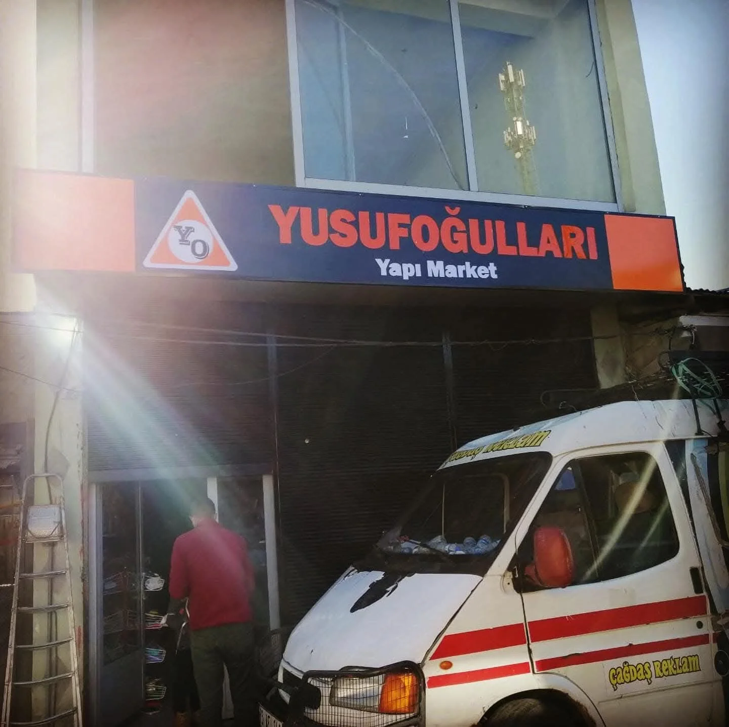 Yusufoğulları Yapı Market — Cephe tabelası