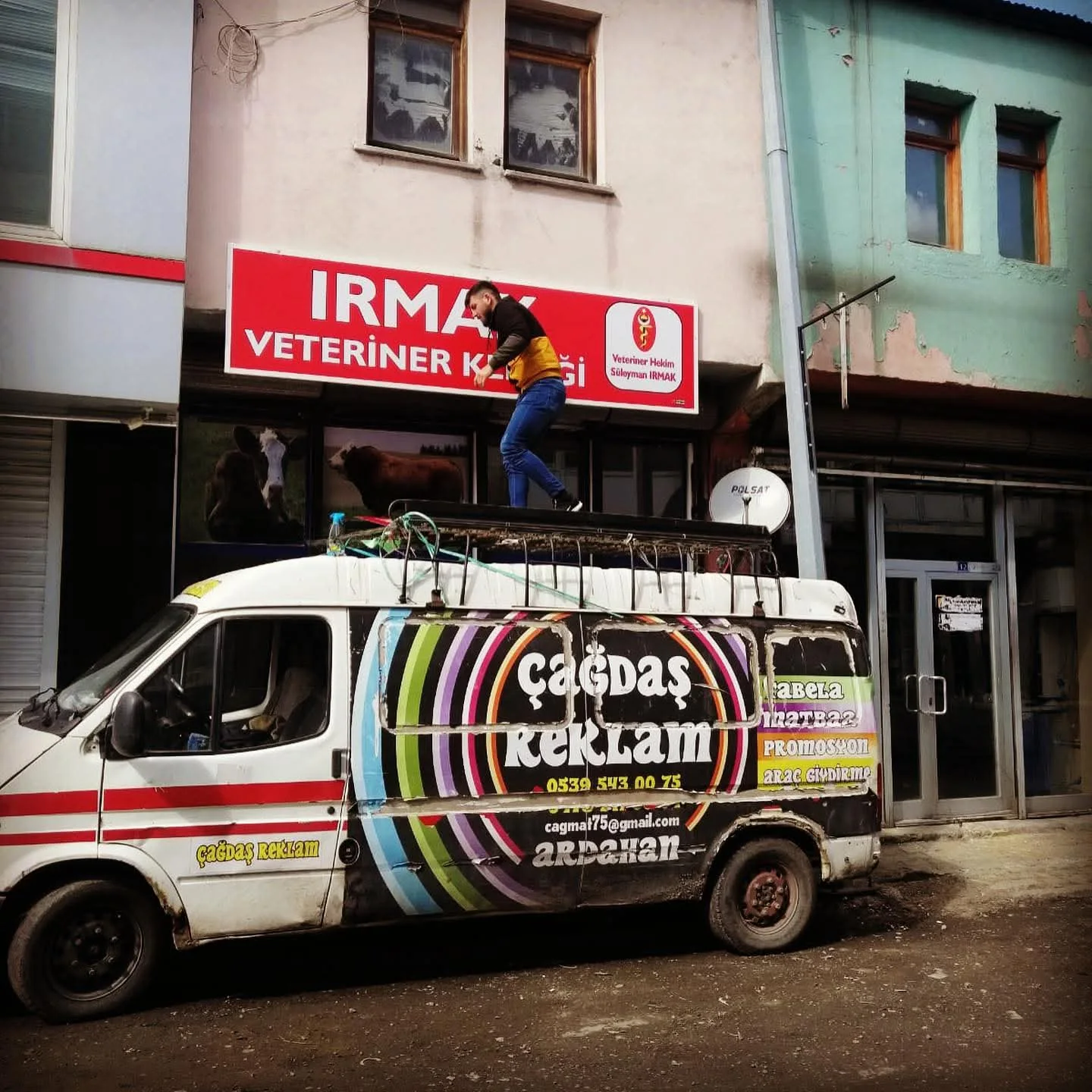 Irmak Veteriner Kliniği — Cephe tabelası