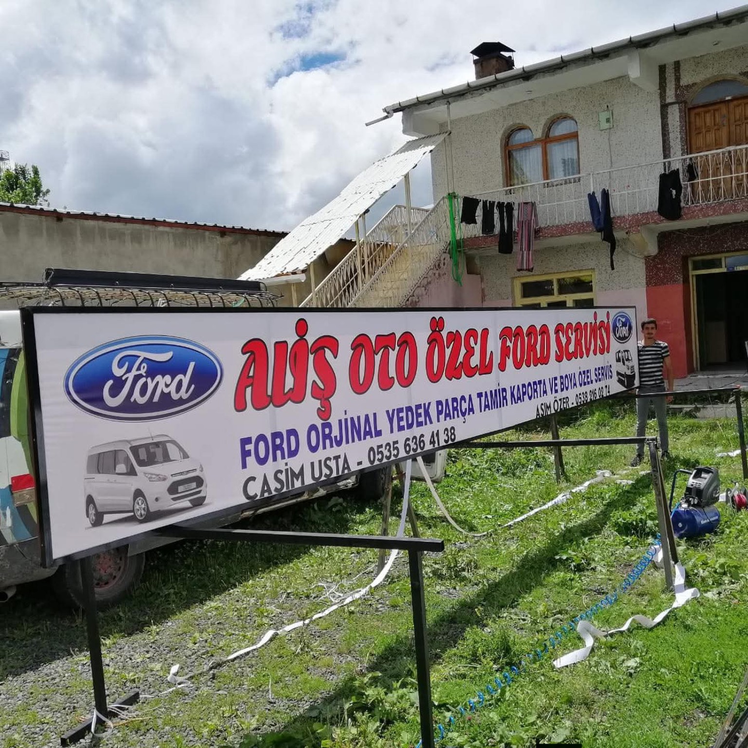 Aliş Oto — Özel Ford servisi tabelası