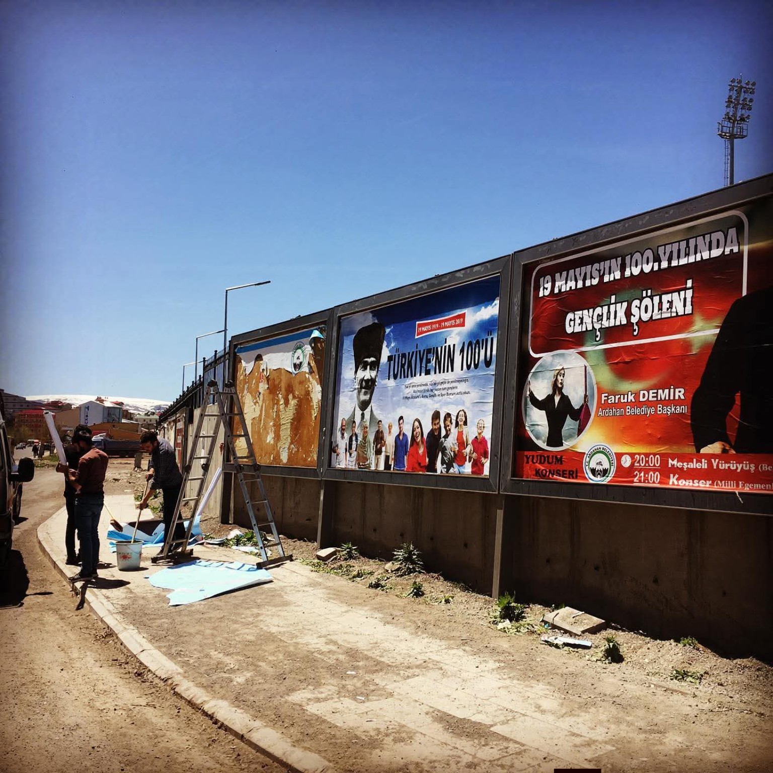 Billboard uygulamaları — Afiş baskısı ve montaj