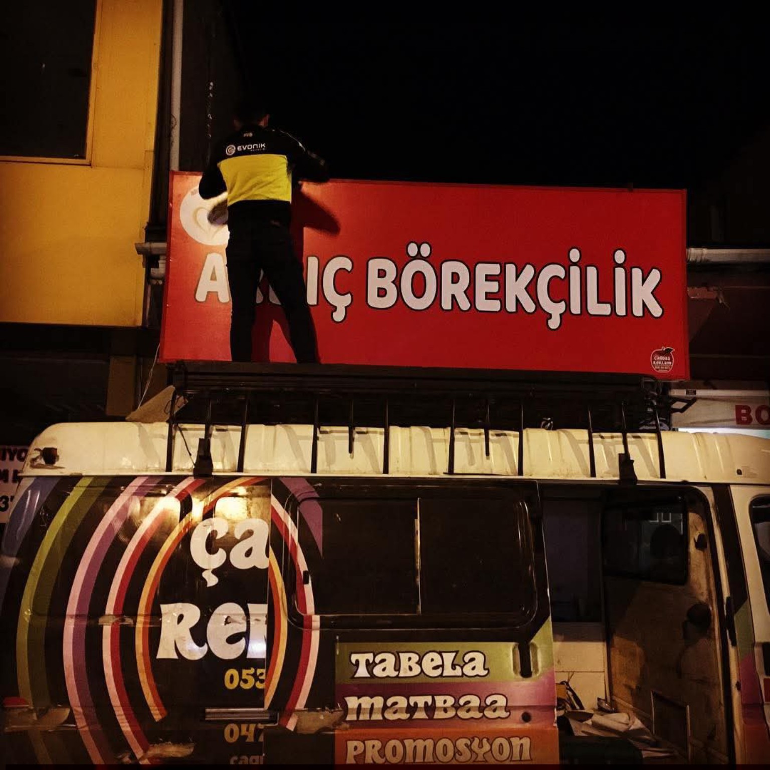 Börekçilik tabelası — Cephe tabela montajı
