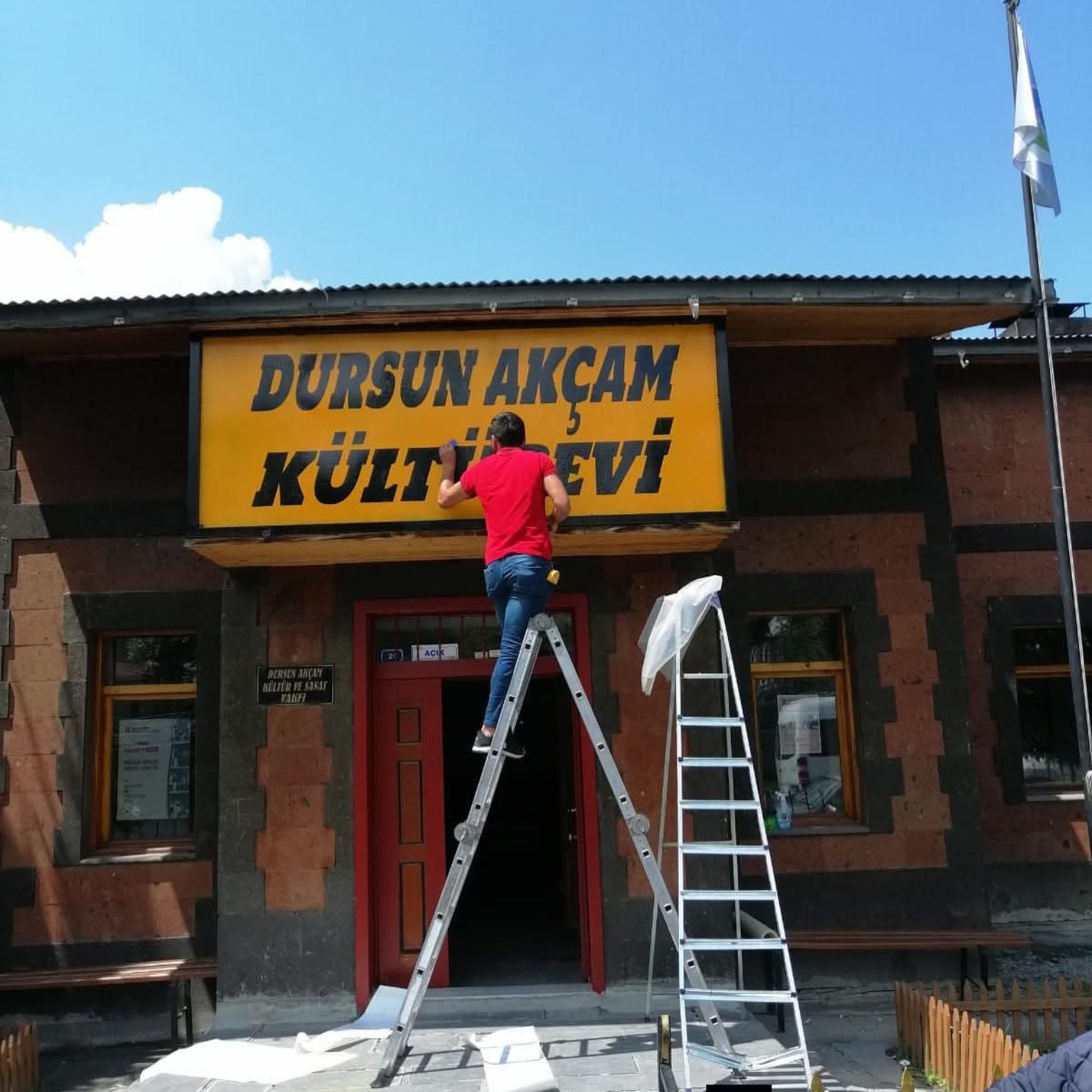 Dursun Akçam Kültür Evi — Tabela uygulaması