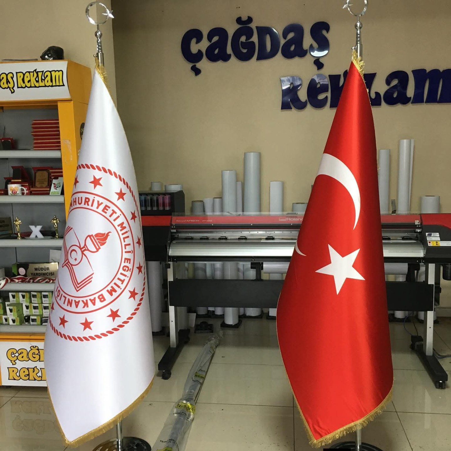 Millî Eğitim Bakanlığı — Makam bayrağı uygulaması