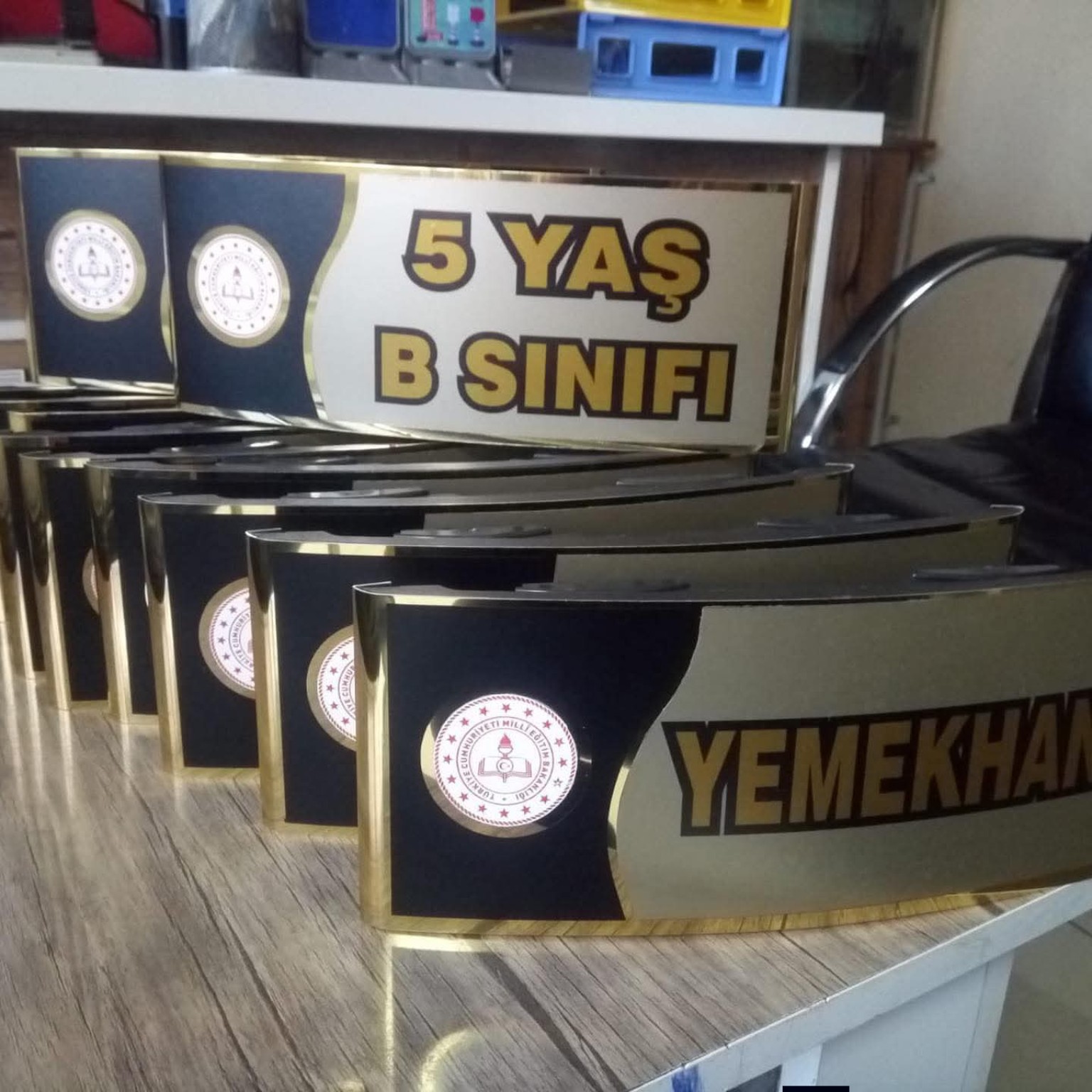 Okul yönlendirme levhaları — Sınıf ve bölüm isimlikleri