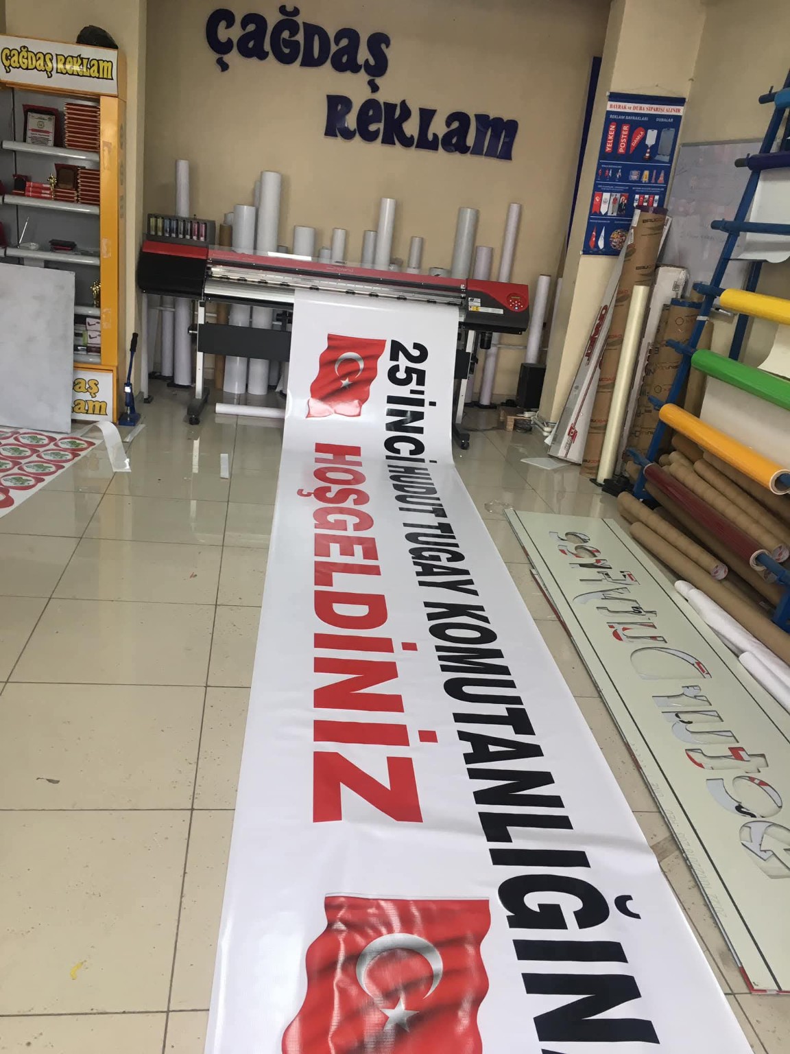 25. Hudut Tugay Komutanlığı — Karşılama pankartı
